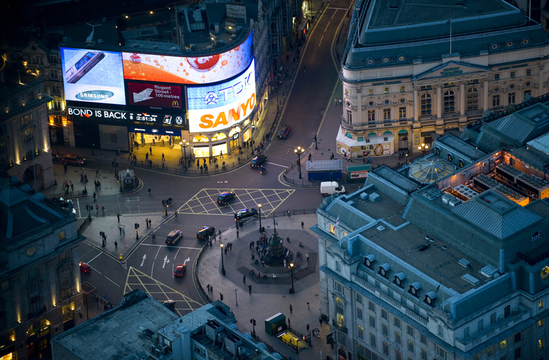 Illustration for article titled Spectacular Night Photography of London Causes Awe, Vertigo